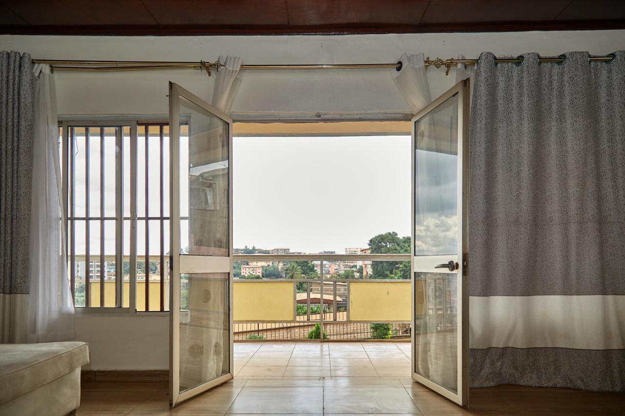 Appartement Avec Vue Panoramique Two Or Three Rooms Yaounde Bagian luar foto