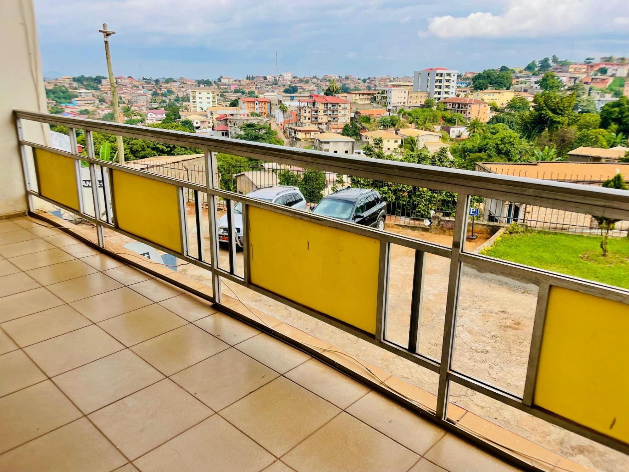 Appartement Avec Vue Panoramique Two Or Three Rooms Yaounde Bagian luar foto