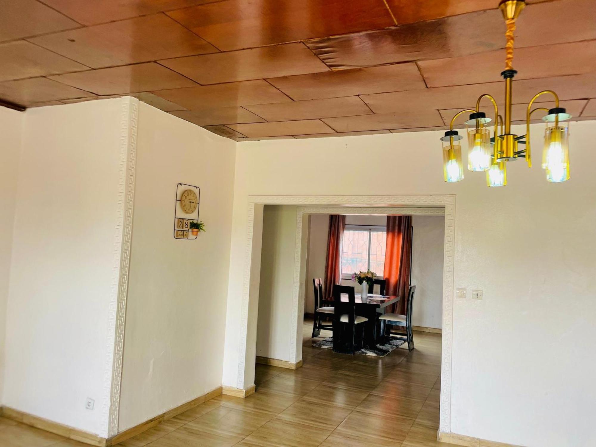 Appartement Avec Vue Panoramique Two Or Three Rooms Yaounde Bagian luar foto