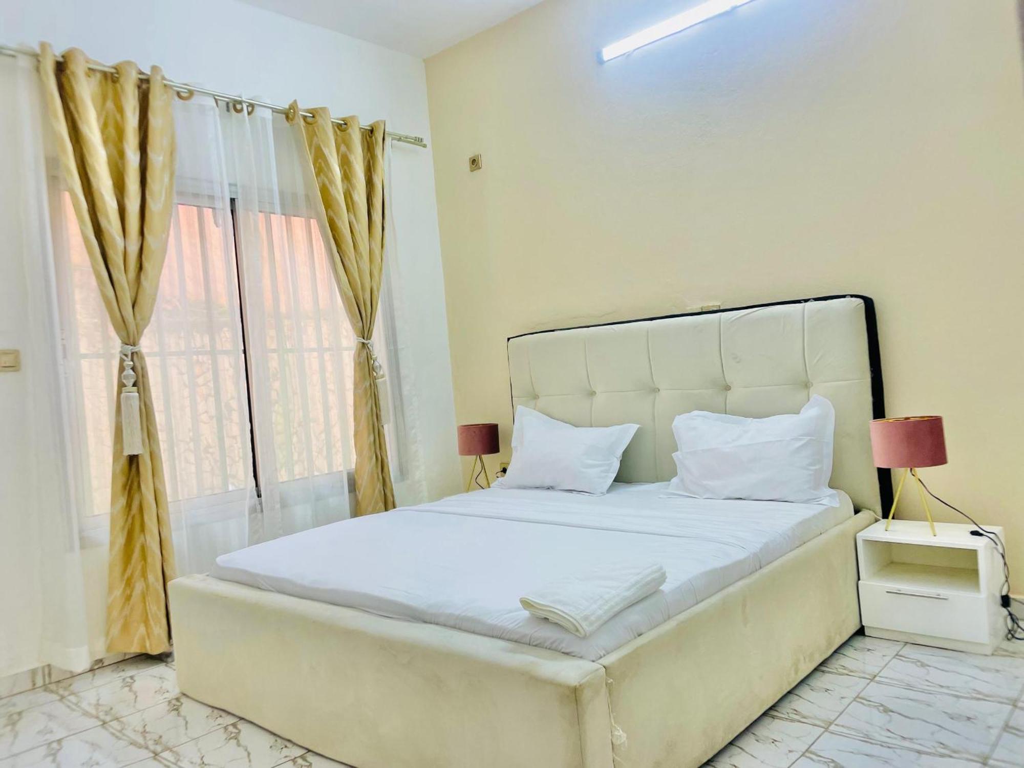 Appartement Avec Vue Panoramique Two Or Three Rooms Yaounde Bagian luar foto