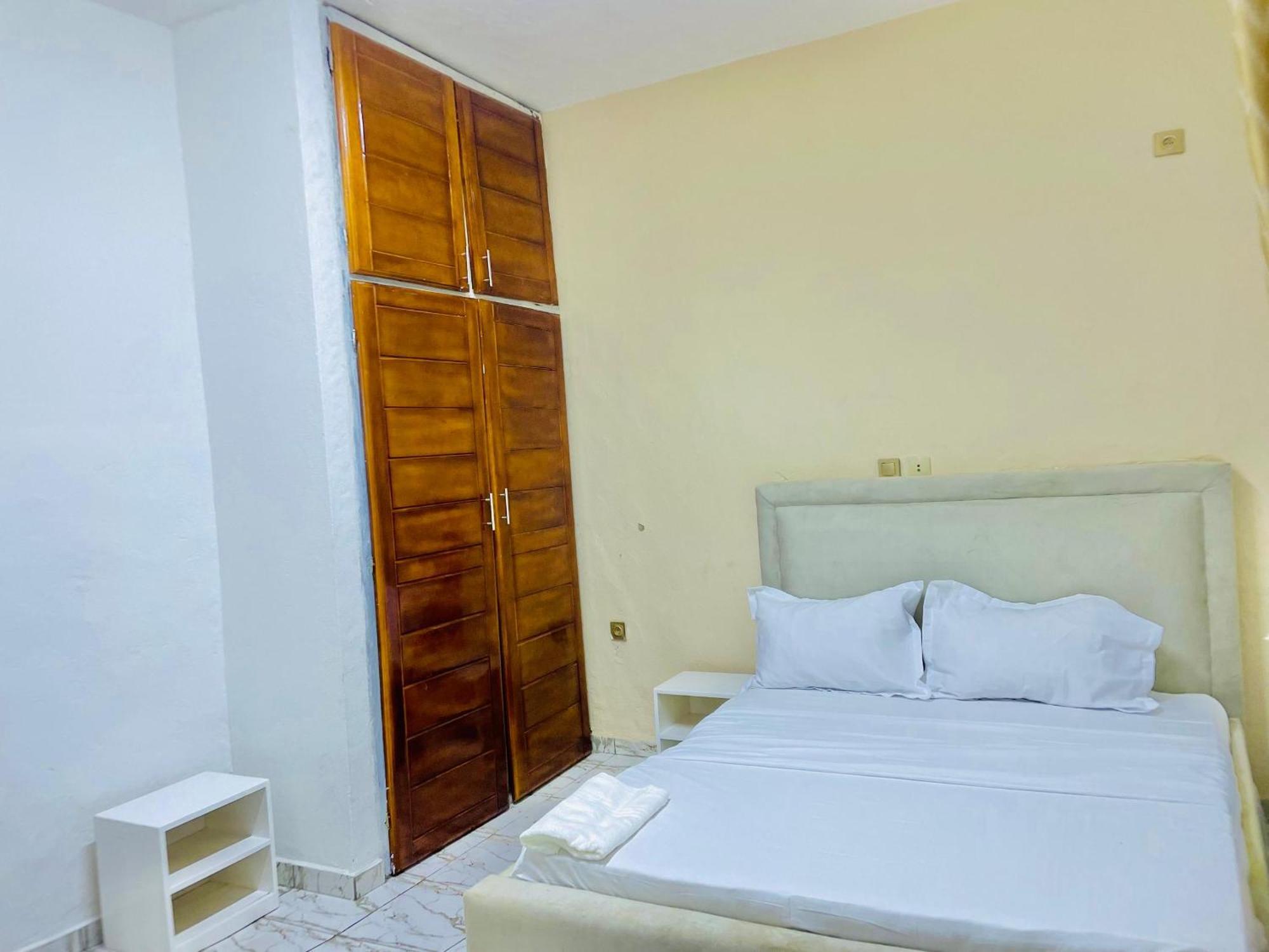 Appartement Avec Vue Panoramique Two Or Three Rooms Yaounde Bagian luar foto