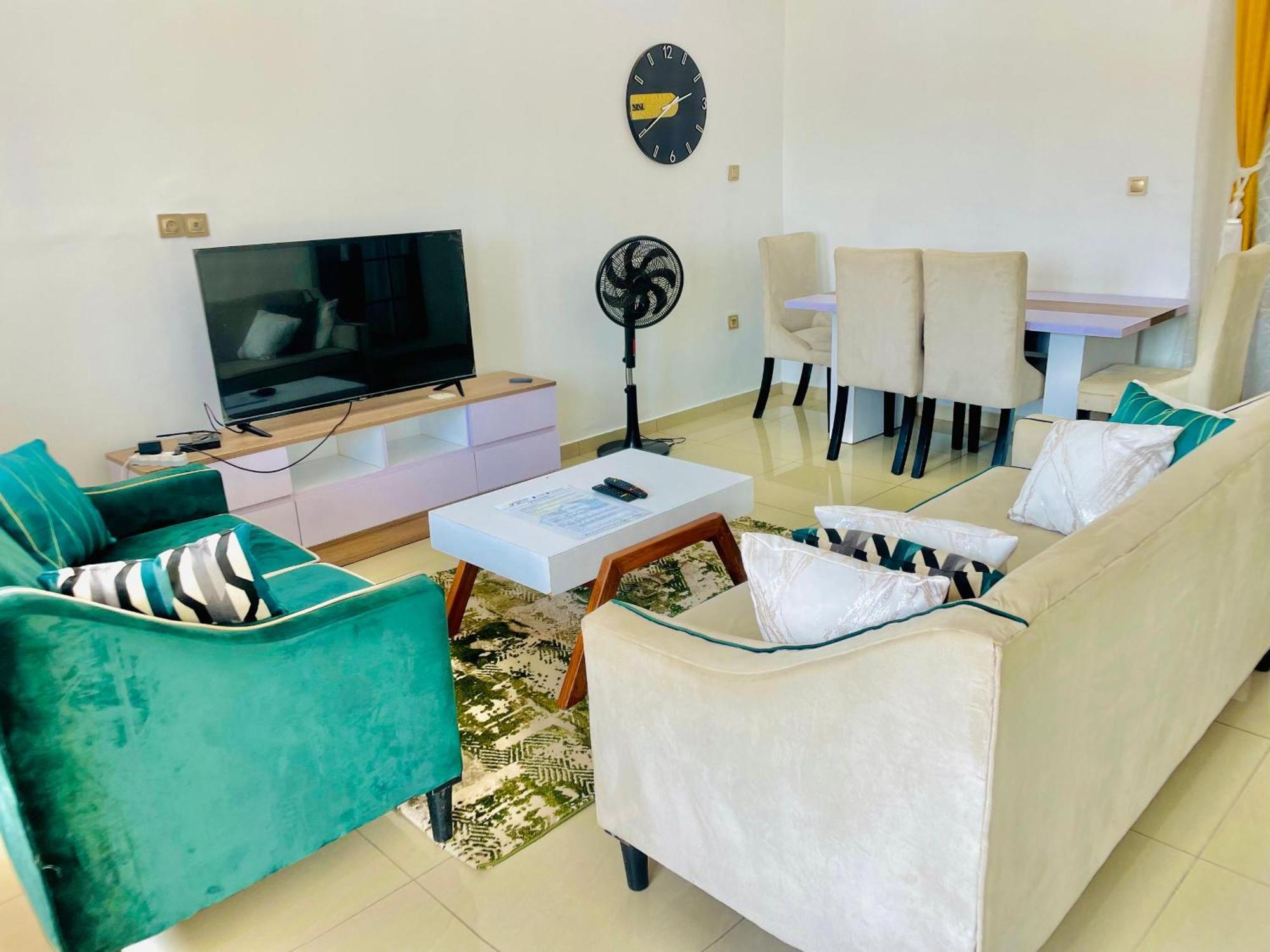 Appartement Avec Vue Panoramique Two Or Three Rooms Yaounde Bagian luar foto