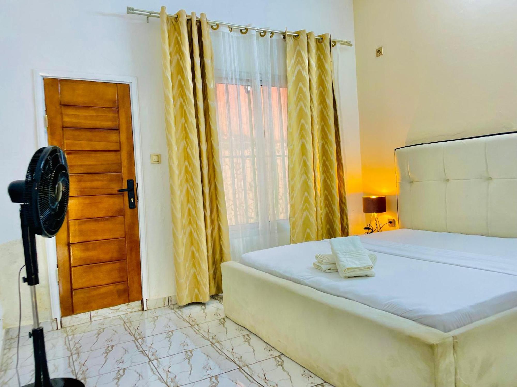 Appartement Avec Vue Panoramique Two Or Three Rooms Yaounde Bagian luar foto