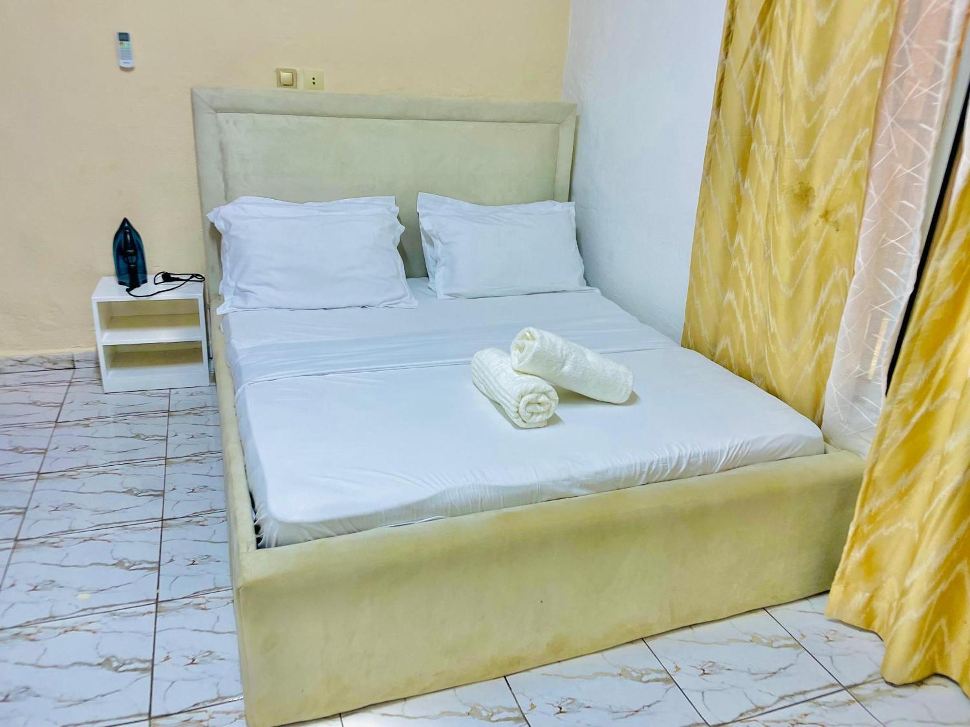 Appartement Avec Vue Panoramique Two Or Three Rooms Yaounde Bagian luar foto
