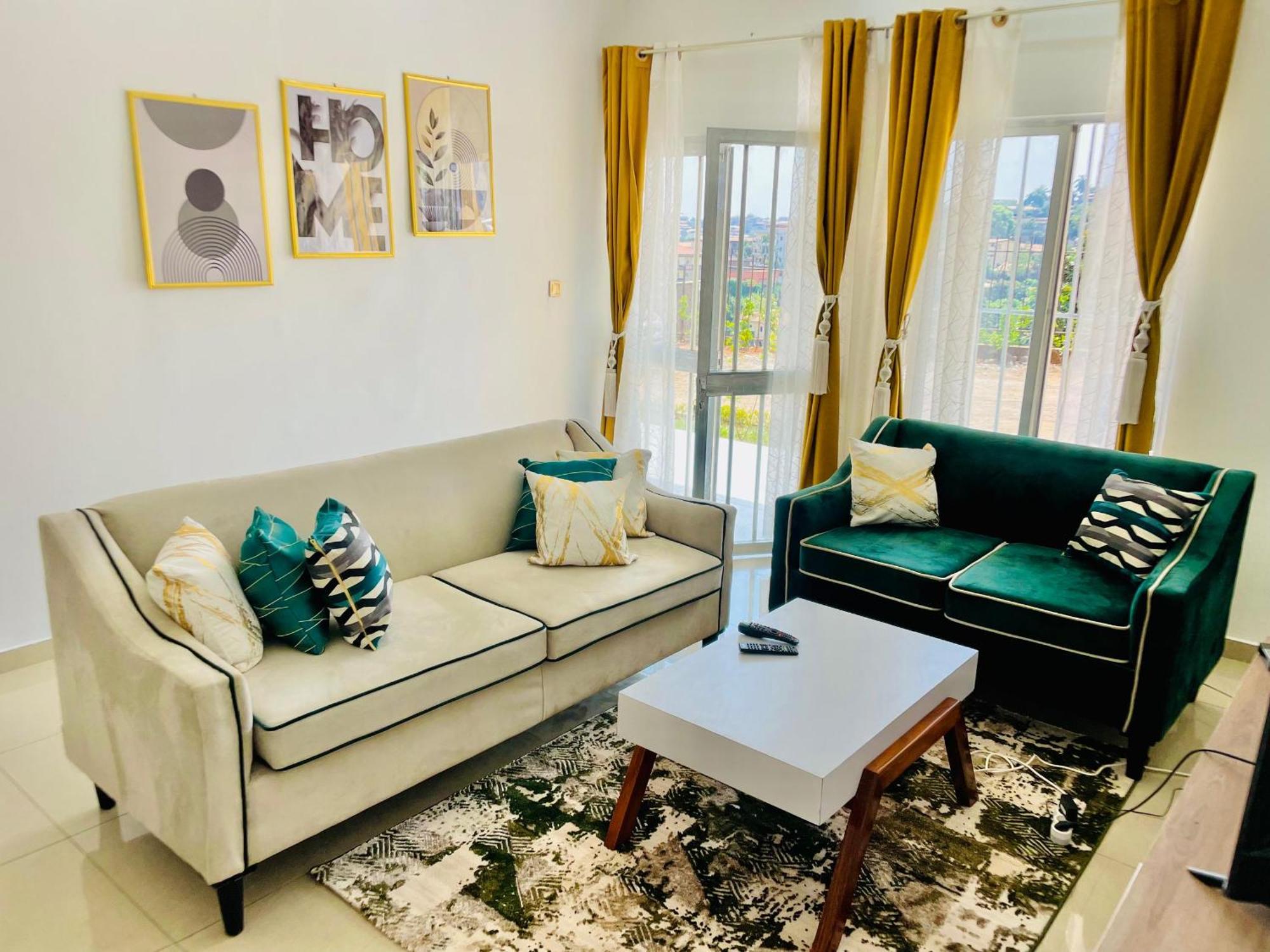 Appartement Avec Vue Panoramique Two Or Three Rooms Yaounde Bagian luar foto
